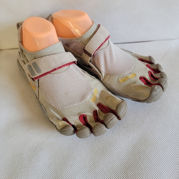 VIBRAM FIVE FINGER RUNNING SHOES (sz US 9‎ or Euro 40) - Picture 1 of 8